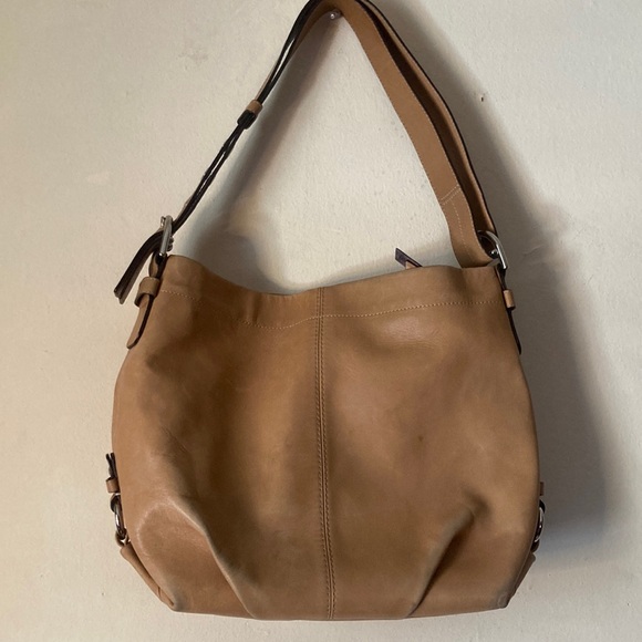 Coach Handbags - Vintage RARE Coach COWHIDE Elegant Tan Leather Shoulder Bag